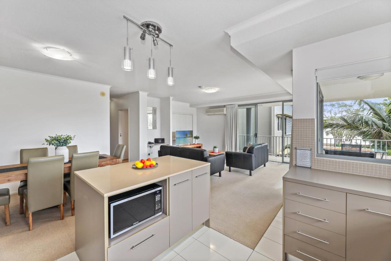 On The Bay Apartments Bongaree Экстерьер фото