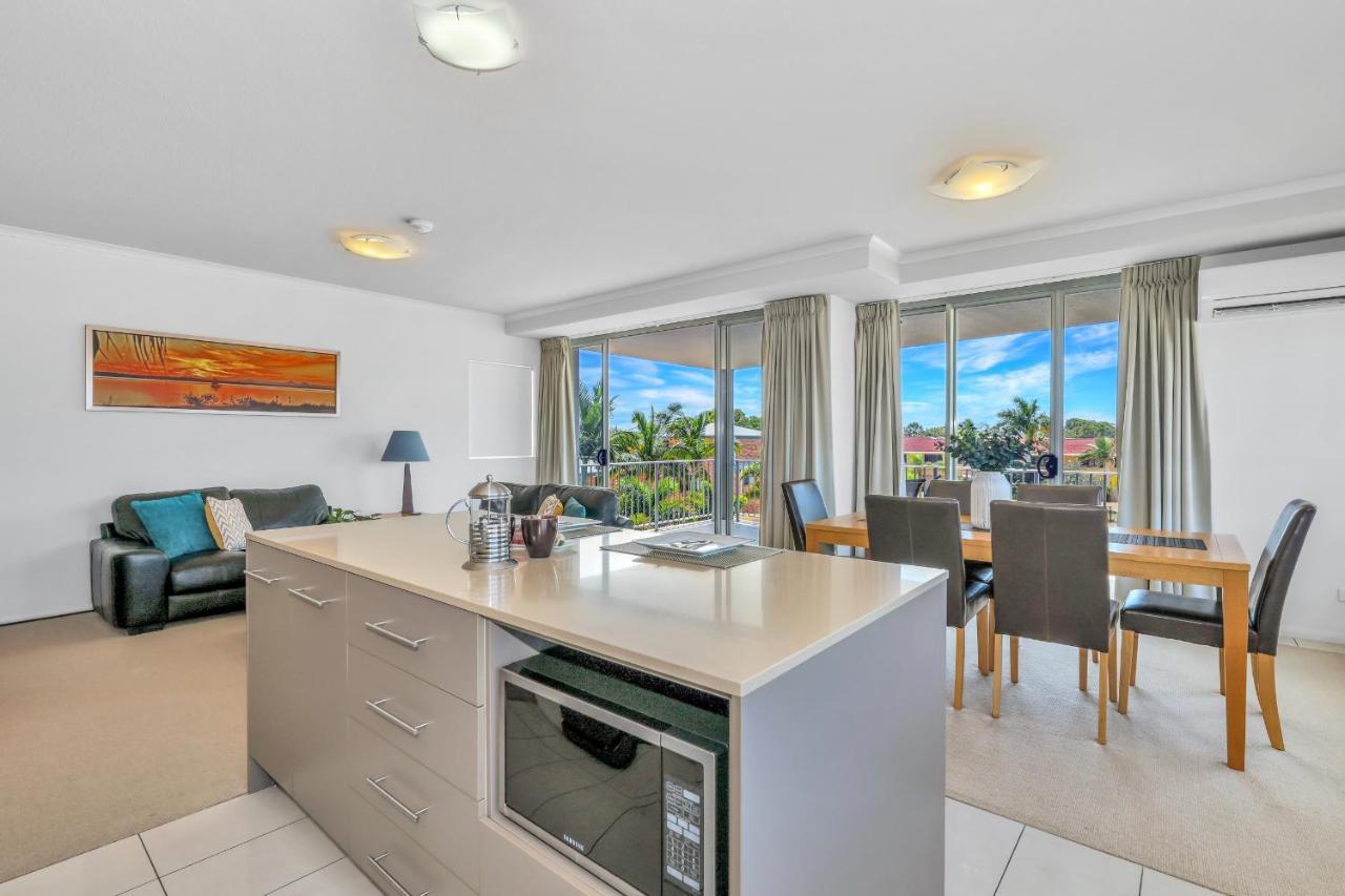 On The Bay Apartments Bongaree Экстерьер фото