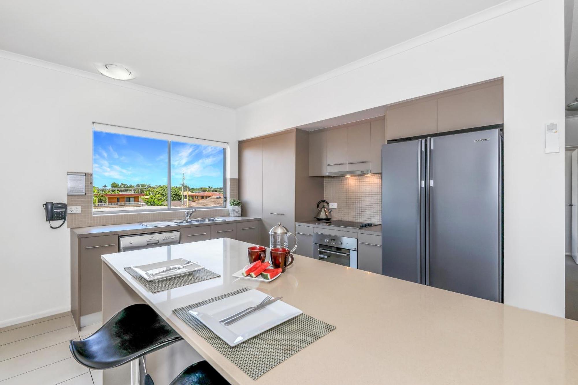On The Bay Apartments Bongaree Экстерьер фото