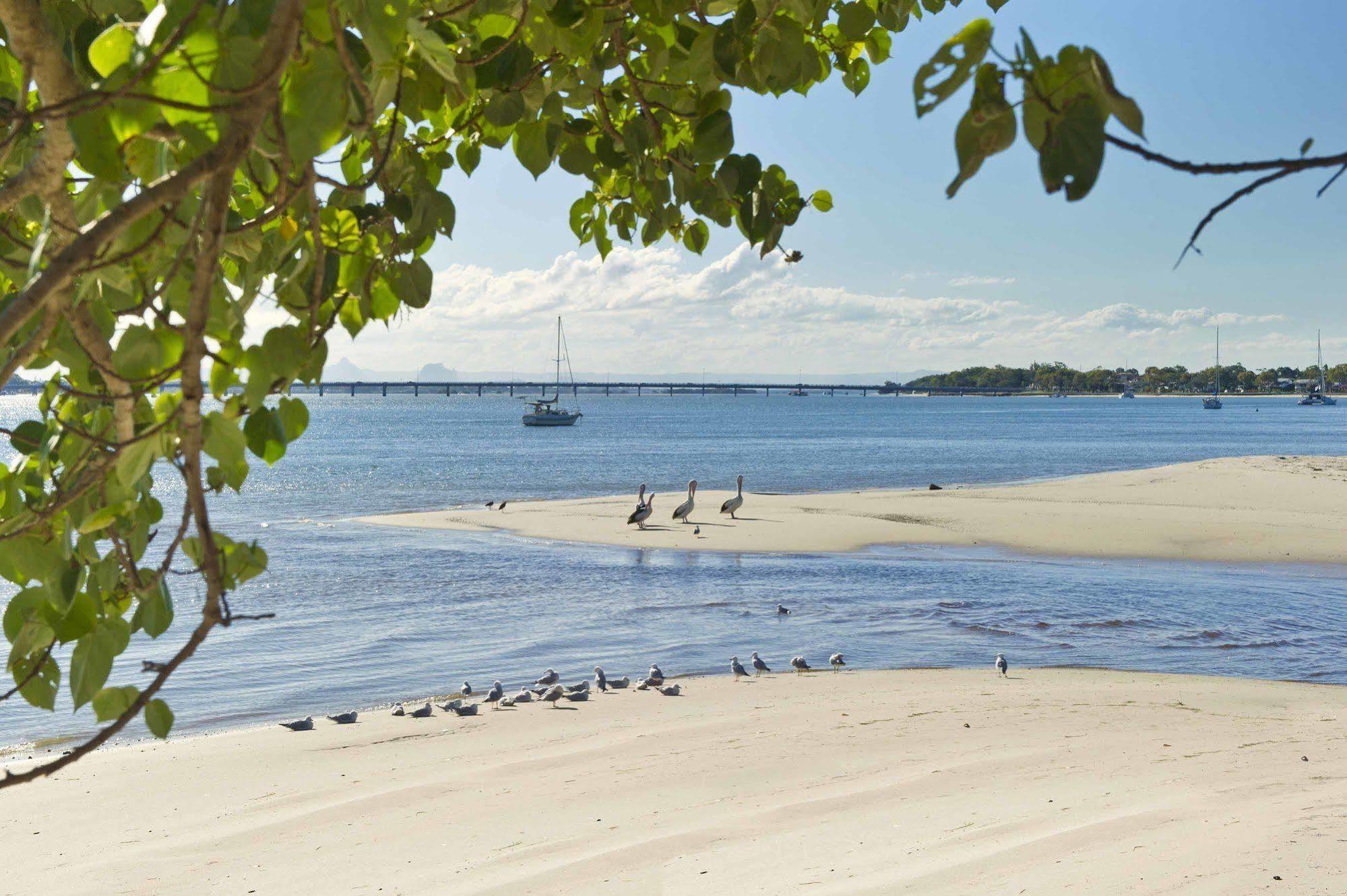 On The Bay Apartments Bongaree Экстерьер фото