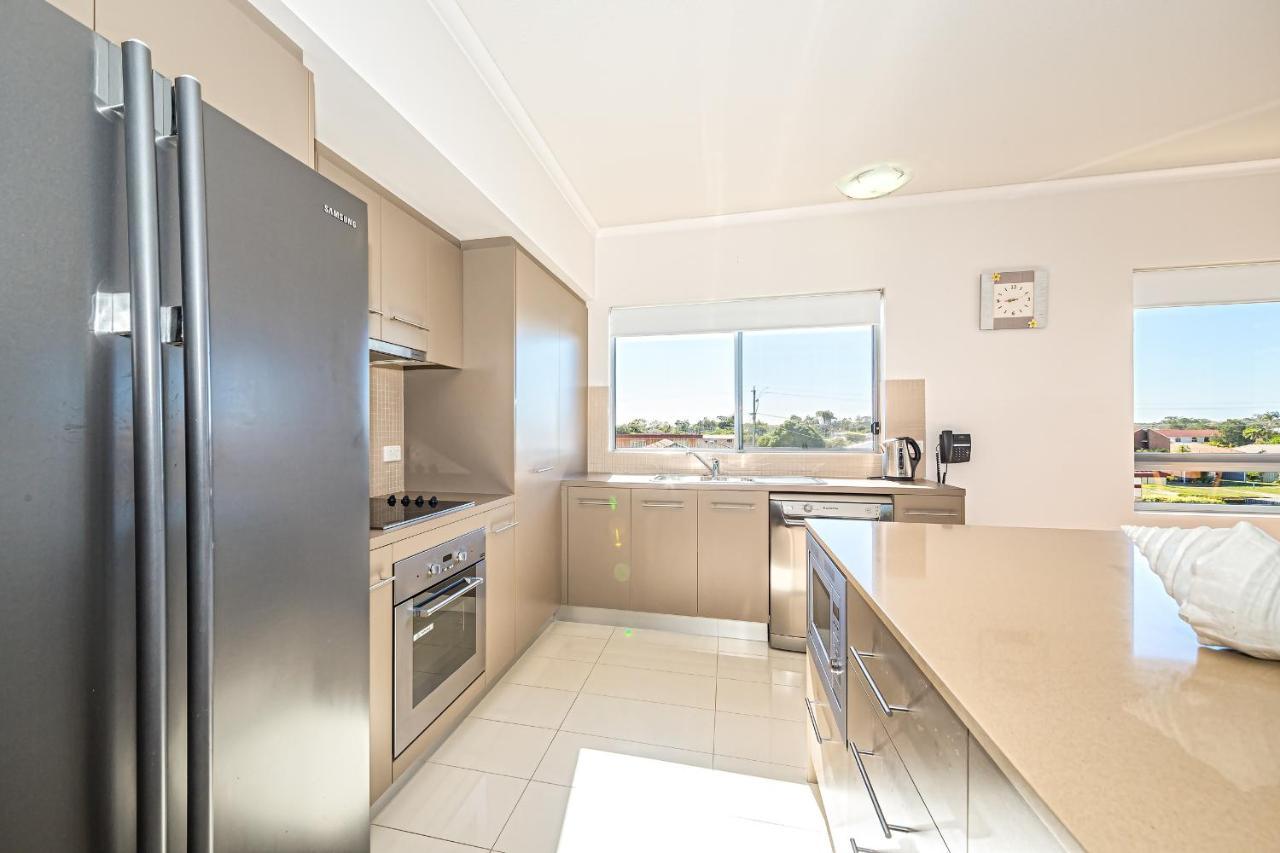 On The Bay Apartments Bongaree Экстерьер фото